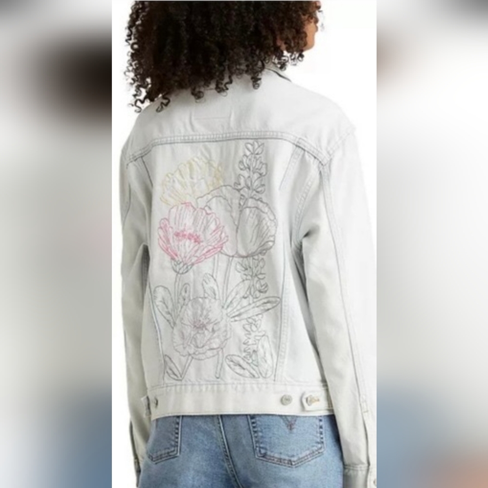 Levi’s Ex-Boyfriend Trucker Denim Jean Jacket XS  Light Wash, Floral Embroidered